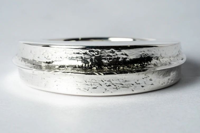 Foldform Crescent Ring