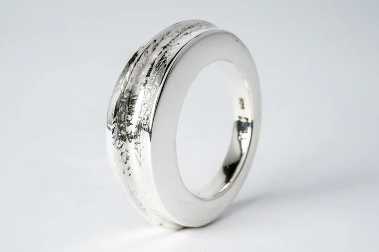 Foldform Crescent Ring