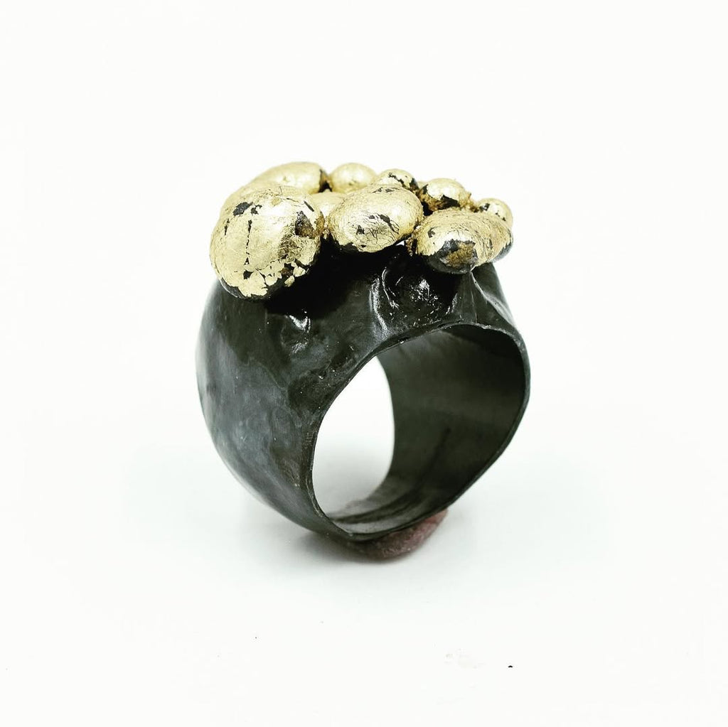 Erupting Gold on Black Ring