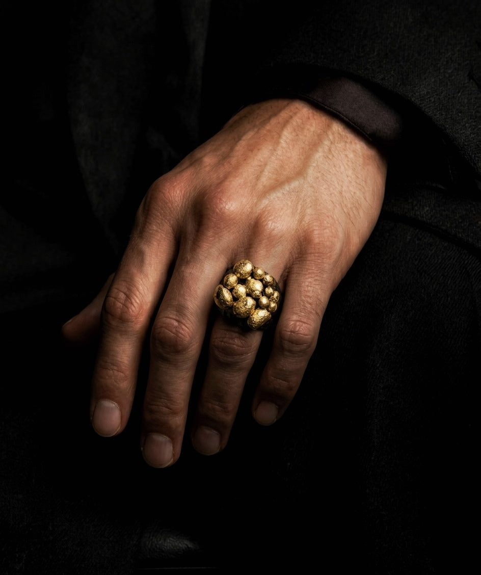 Erupting Gold on Black Ring