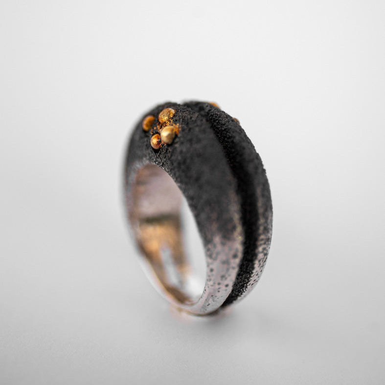 Anillo fino bolitas oro 4